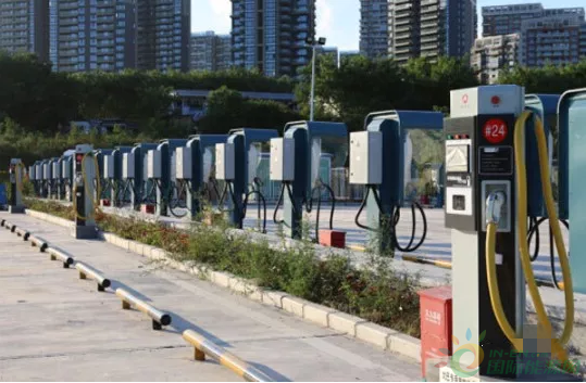 350KW/1000V直流大功率充電樁是未來(lái)發(fā)展趨勢(shì)